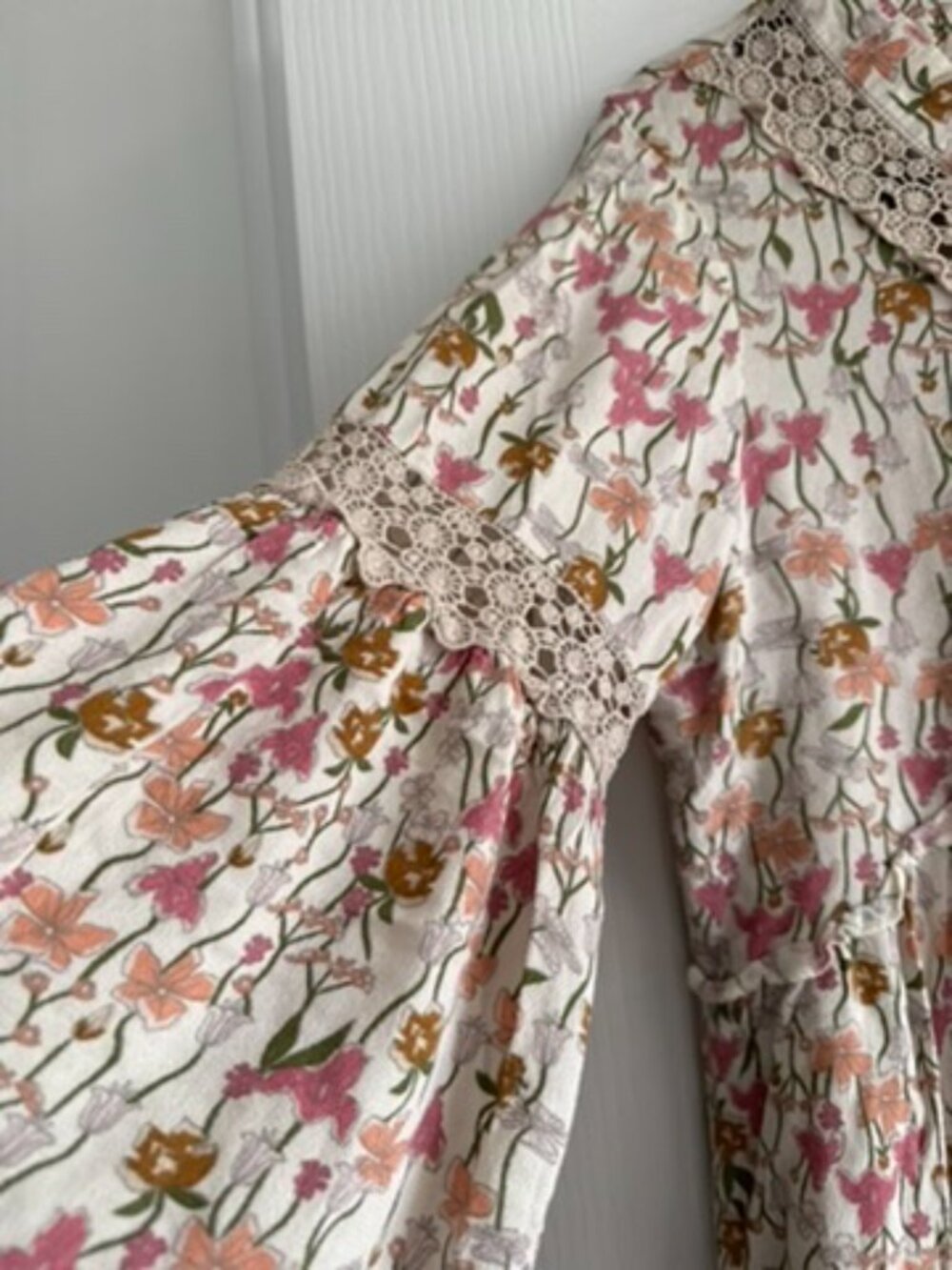 Flint & Moss Floral Boho Peasant Blouse Size S Crochet Lace Bell Sleeve Rayon - Picture 3 of 7